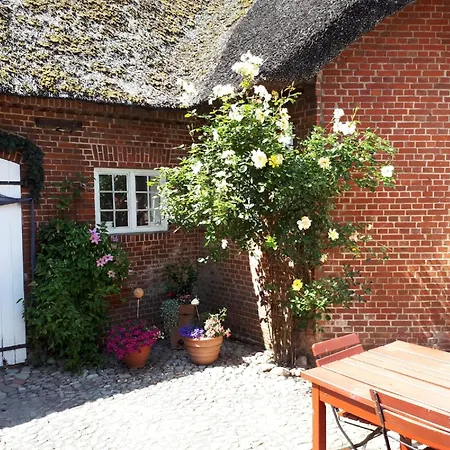 Sina Og Hof Doettgebuell Aventoft